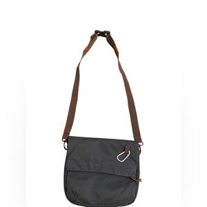 📌 EUC Outdoor Products Navy Burgundy Crossbody Bag Travel Hiking Purse